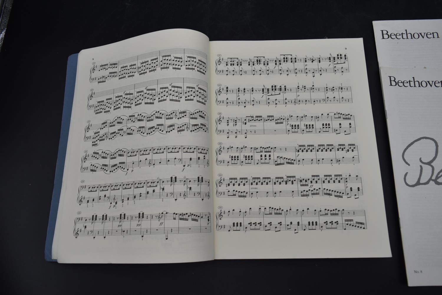 A collection of music books. To include Beethoven, Liszt Rhapsodies, Piano Classics, Pavarotti, - Image 4 of 11