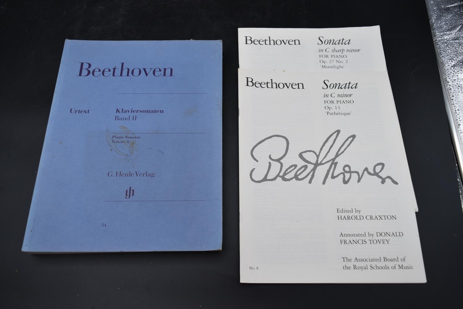 A collection of music books. To include Beethoven, Liszt Rhapsodies, Piano Classics, Pavarotti, - Image 2 of 11