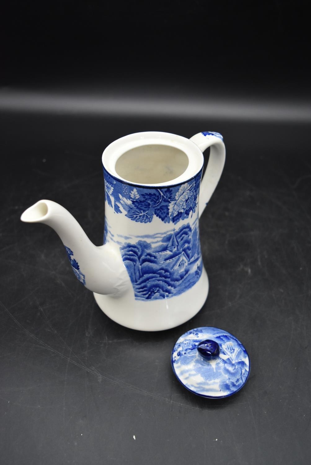 A collection of early 20th century blue and white chinaware. To include a serving bowl, butter - Image 16 of 17