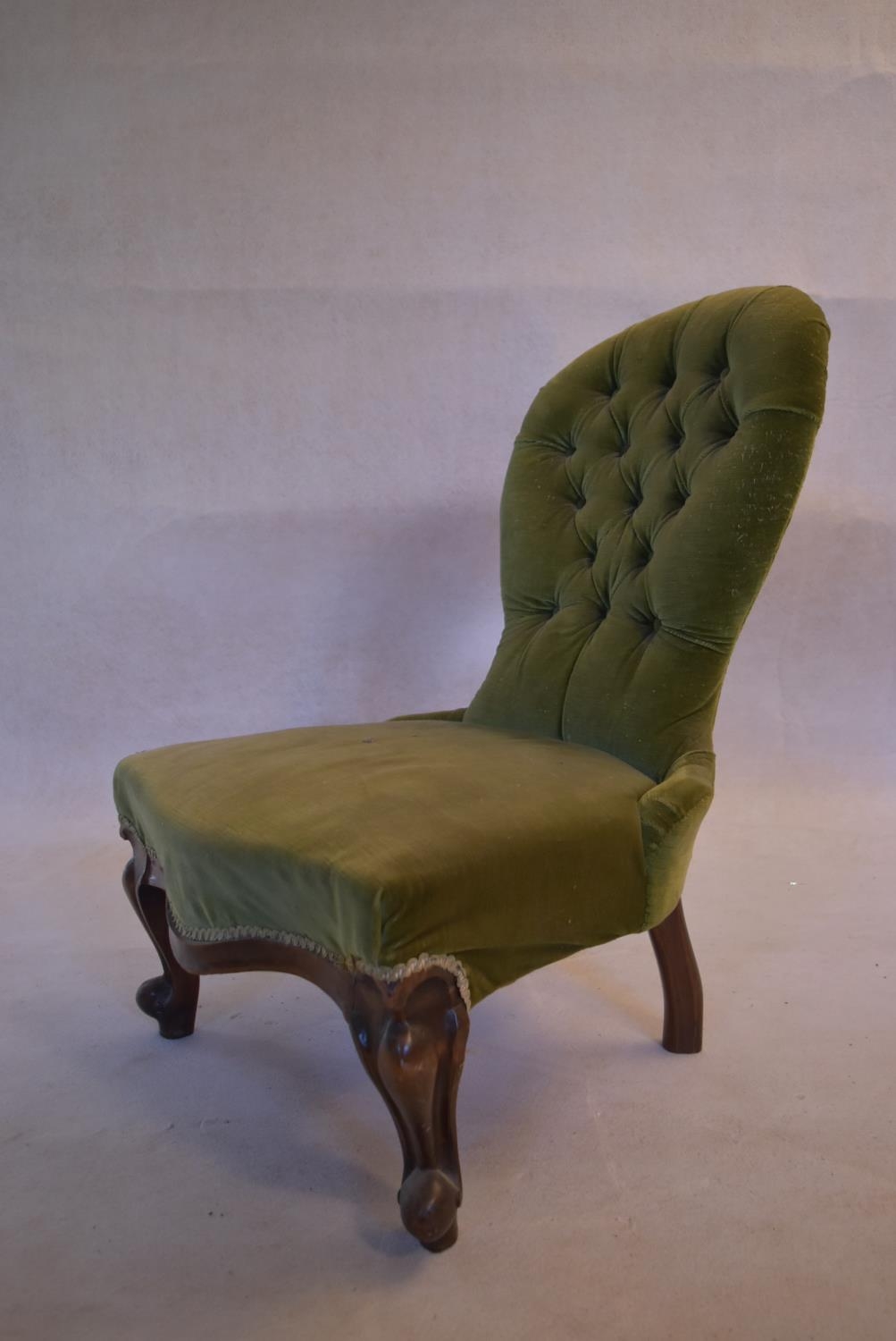 A Victorian mahogany nursing chair in deep buttoned upholstery on carved cabriole supports. H.88 W. - Image 3 of 4