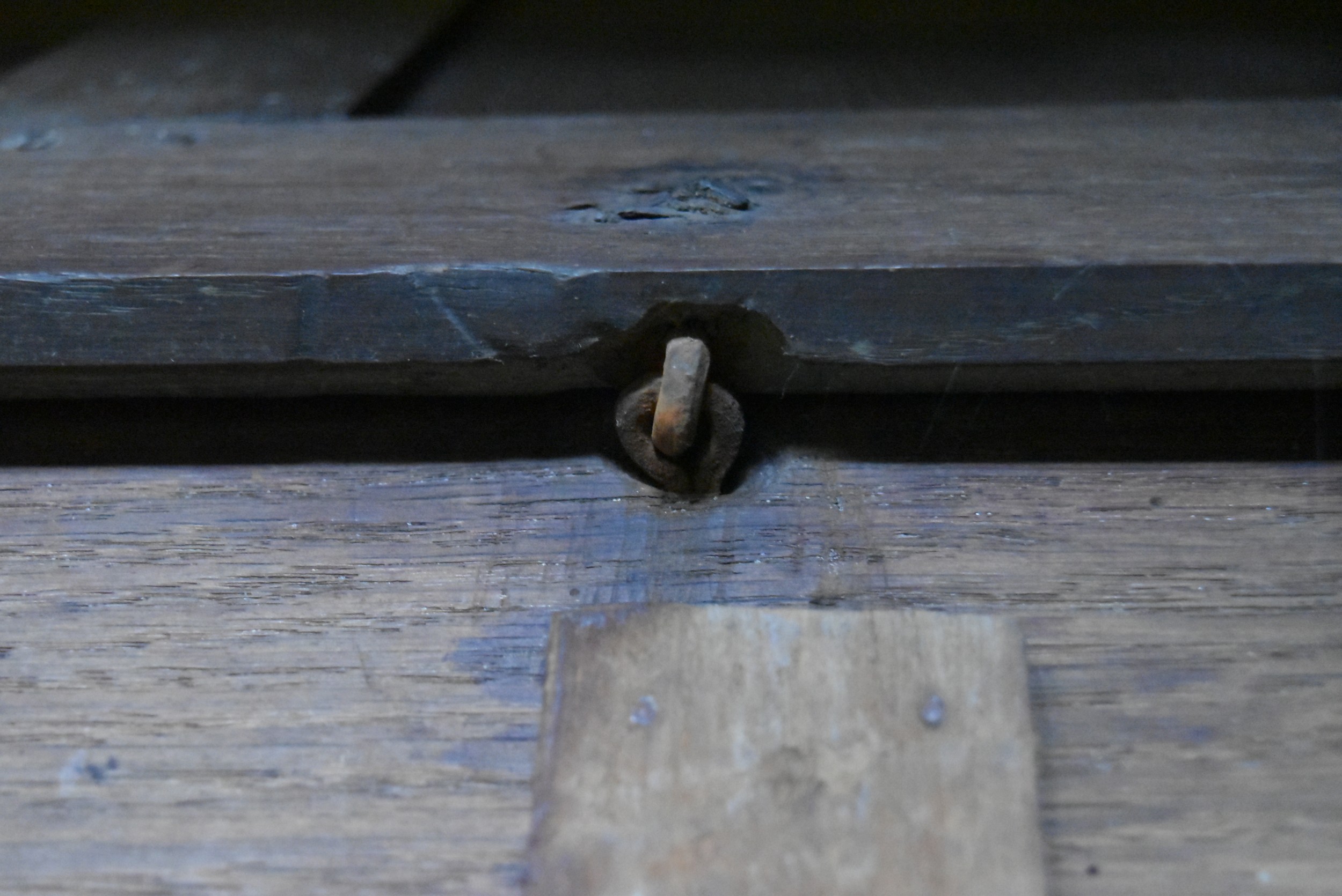 An 18th century country oak coffer with its original hinges and lozenge carved panels raised on - Image 9 of 10