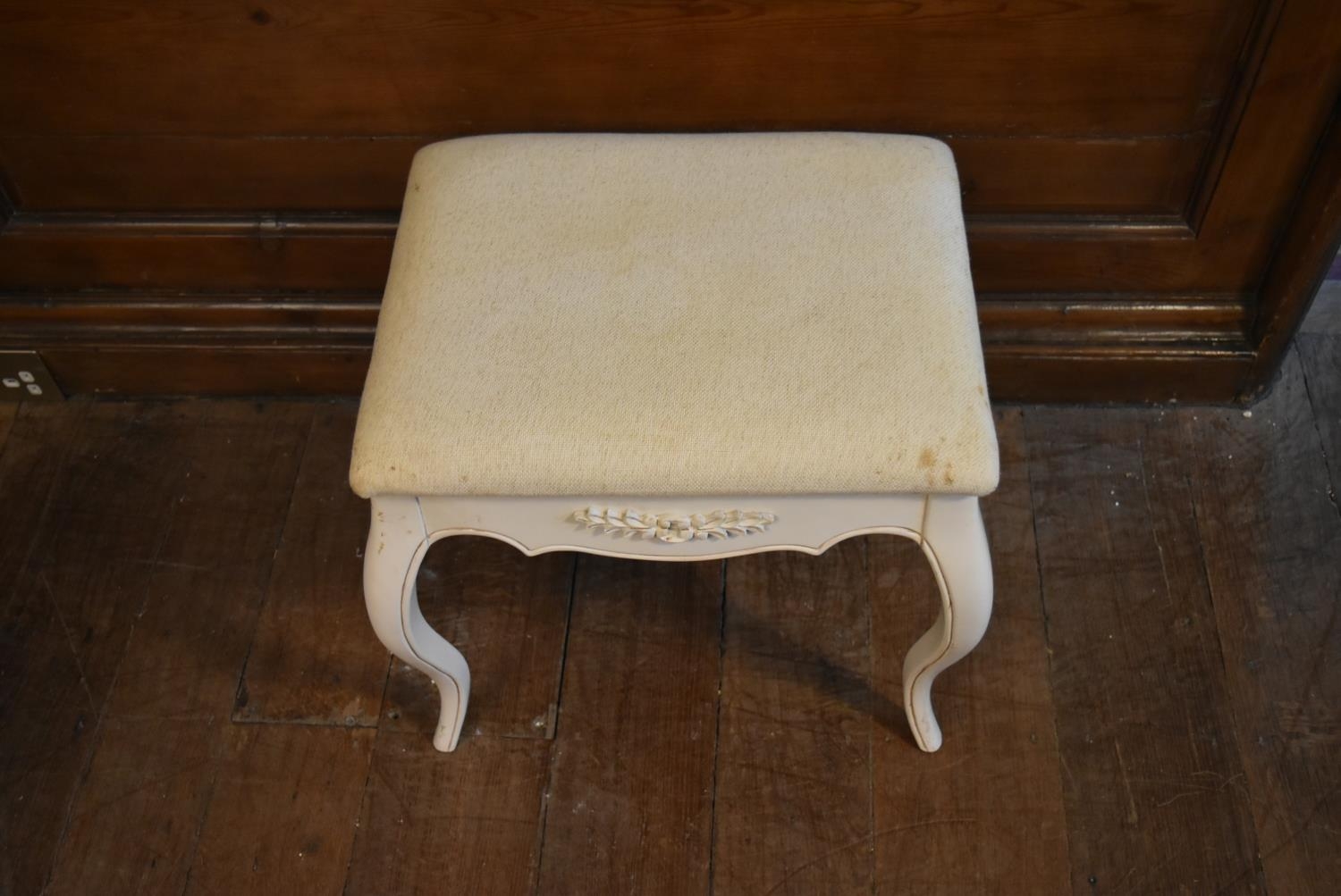 A Louis XV style white painted stool on slender cabriole supports. H.47 W.47 D.36cm - Image 2 of 6
