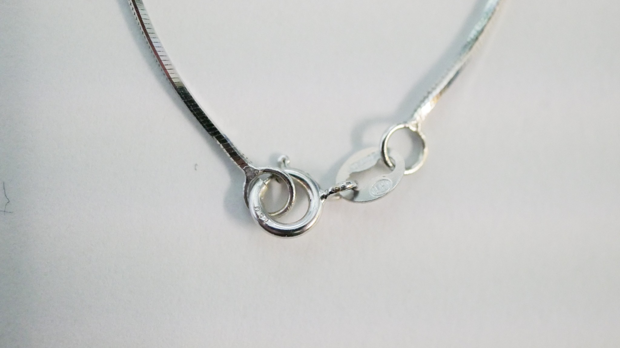 A 18 carat white gold snake chain necklace with articulated diamond pendant. The pendant is set with - Image 4 of 6