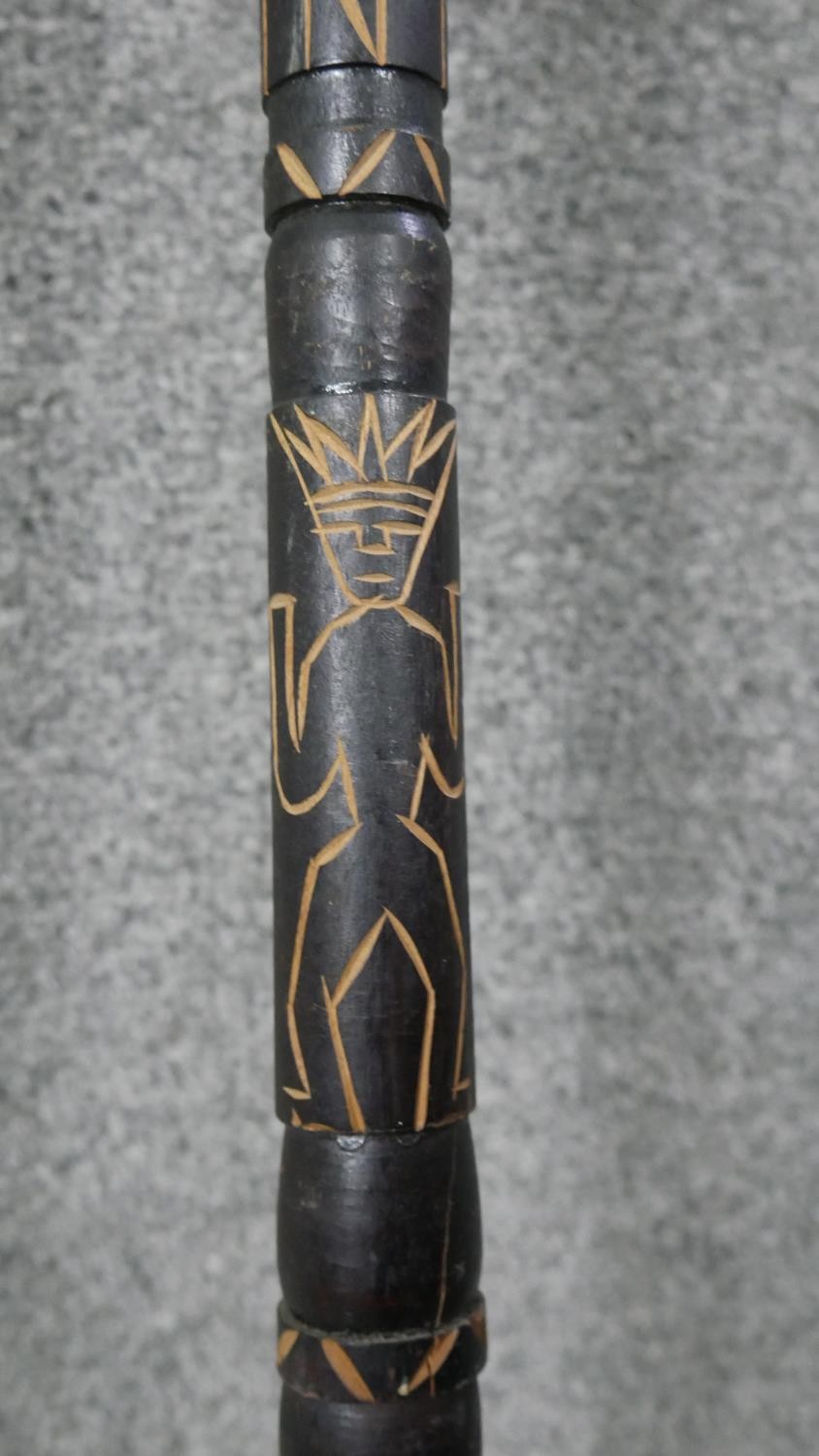 A Polynesian hardwood and metal ceremonial staff with trident and animal hair detail. Carved - Image 4 of 5