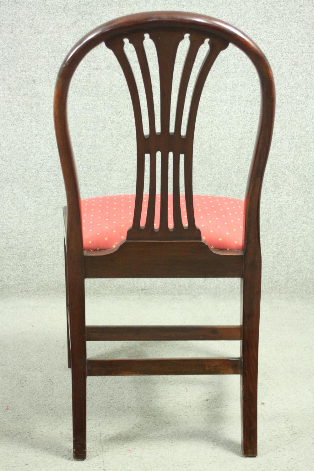 Dining chairs, a set of four Georgian mahogany with wheatsheaf carved splats. - Image 5 of 5