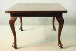 Dining table, C.1900 mahogany extending. (With winding handle but no leaf). H.71 W.125 D.105cm.