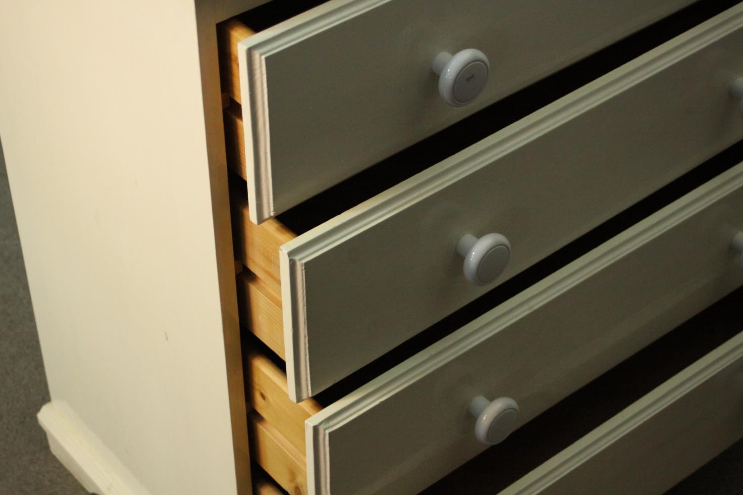 Chest of drawers, contemporary Victorian style. H.86 W.78cm. - Image 3 of 5