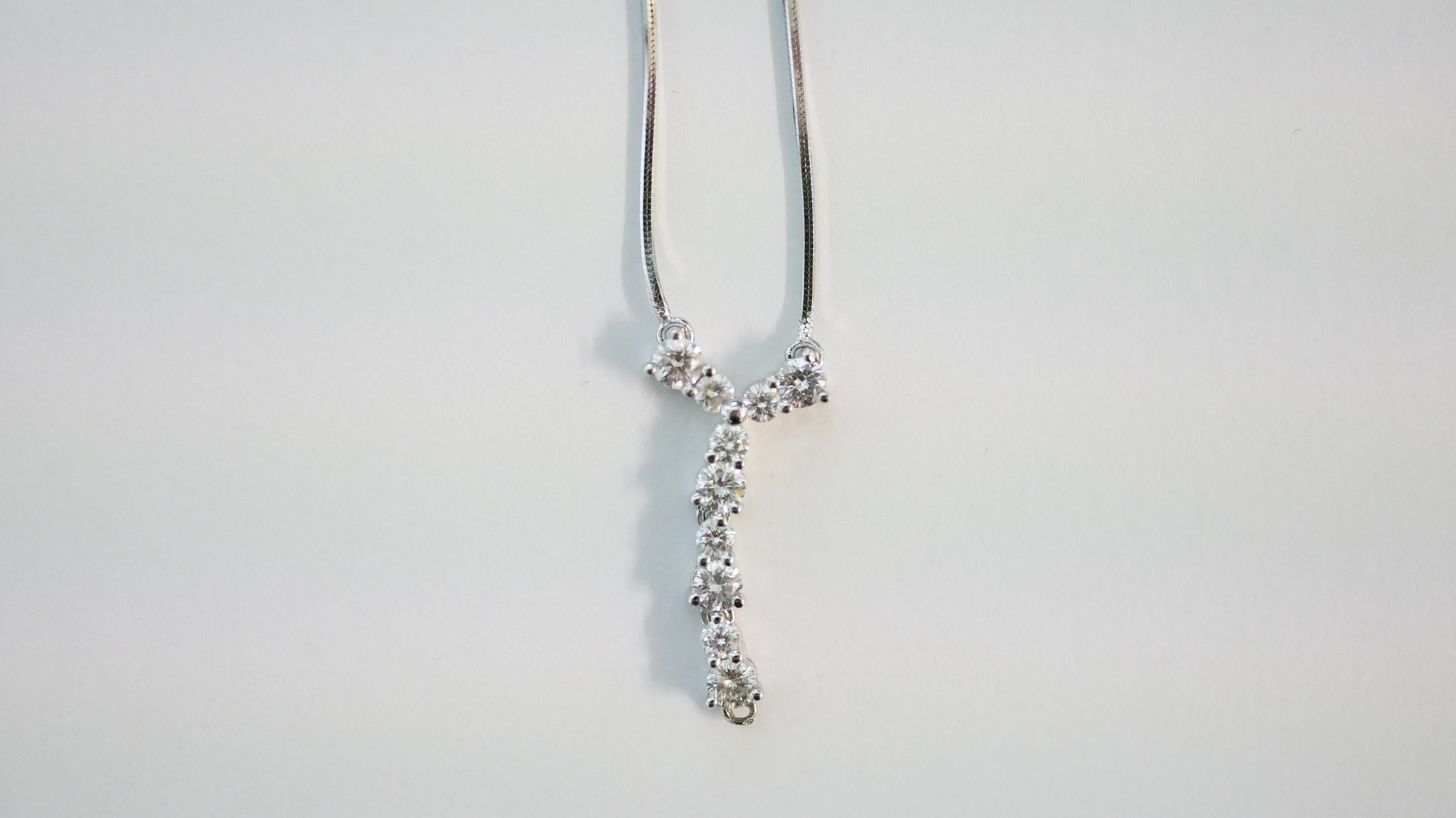 A 18 carat white gold snake chain necklace with articulated diamond pendant. The pendant is set with - Image 2 of 6