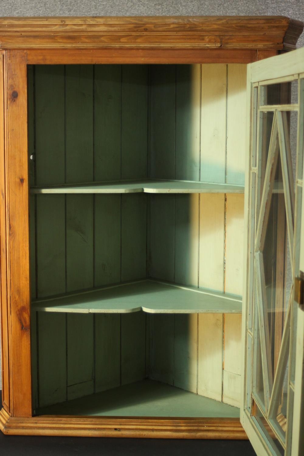 Corner cupboard, 19th century pine. H.95 W.70 D.40cm - Image 3 of 7