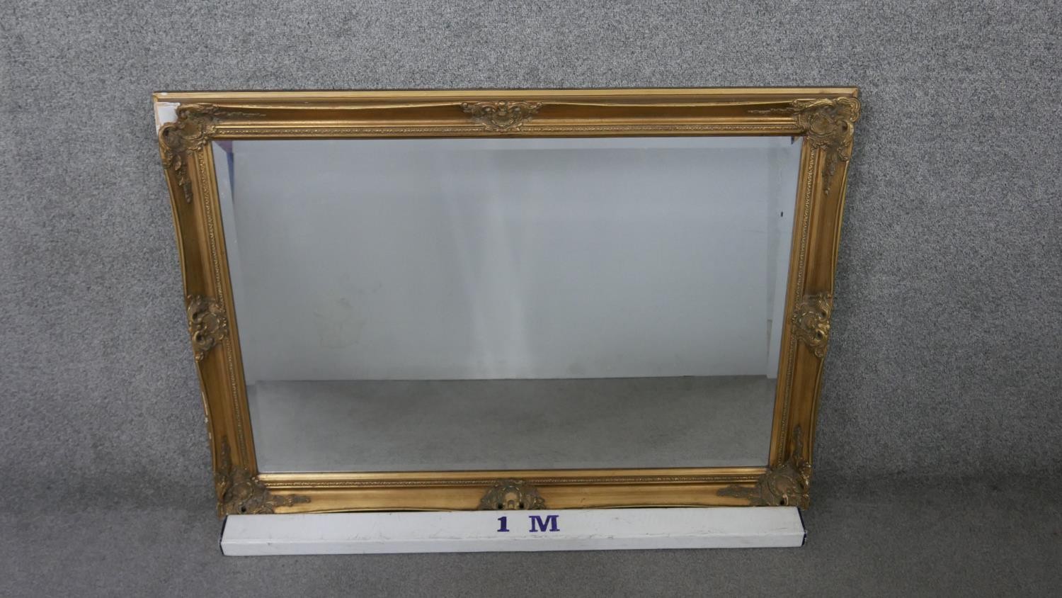 A gilt framed wall mirror with rectangular bevelled plate. H.75 W.105cm - Image 2 of 5