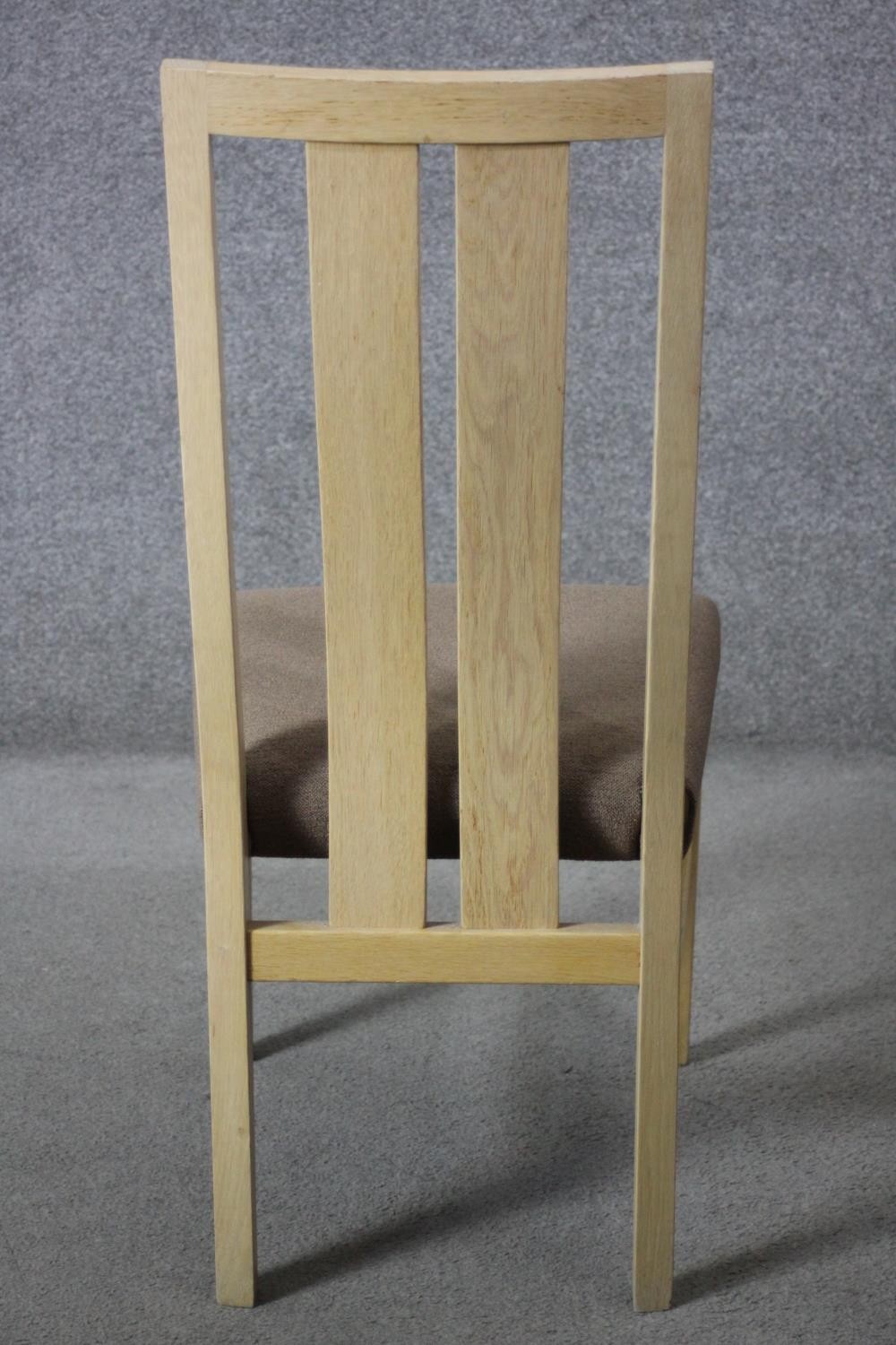 A set of six contemporary slat back light oak dining chairs with upholstered seats on square - Image 5 of 6