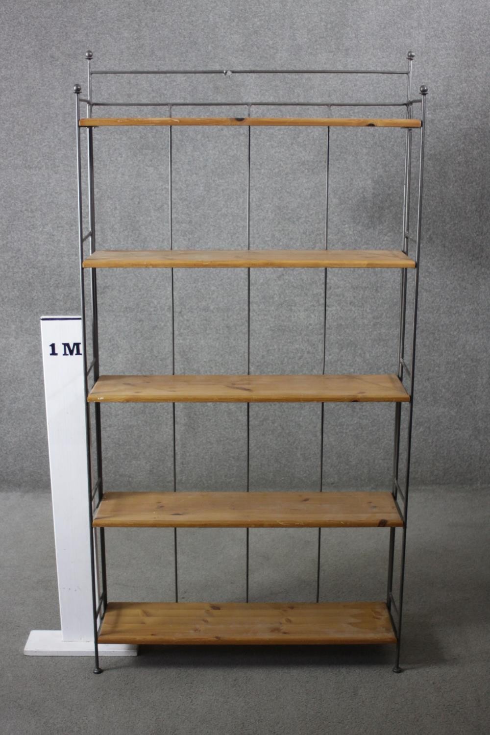 A set of metal framed floor standing open shelves. H.170 W.86 D.24 cm. - Image 2 of 6