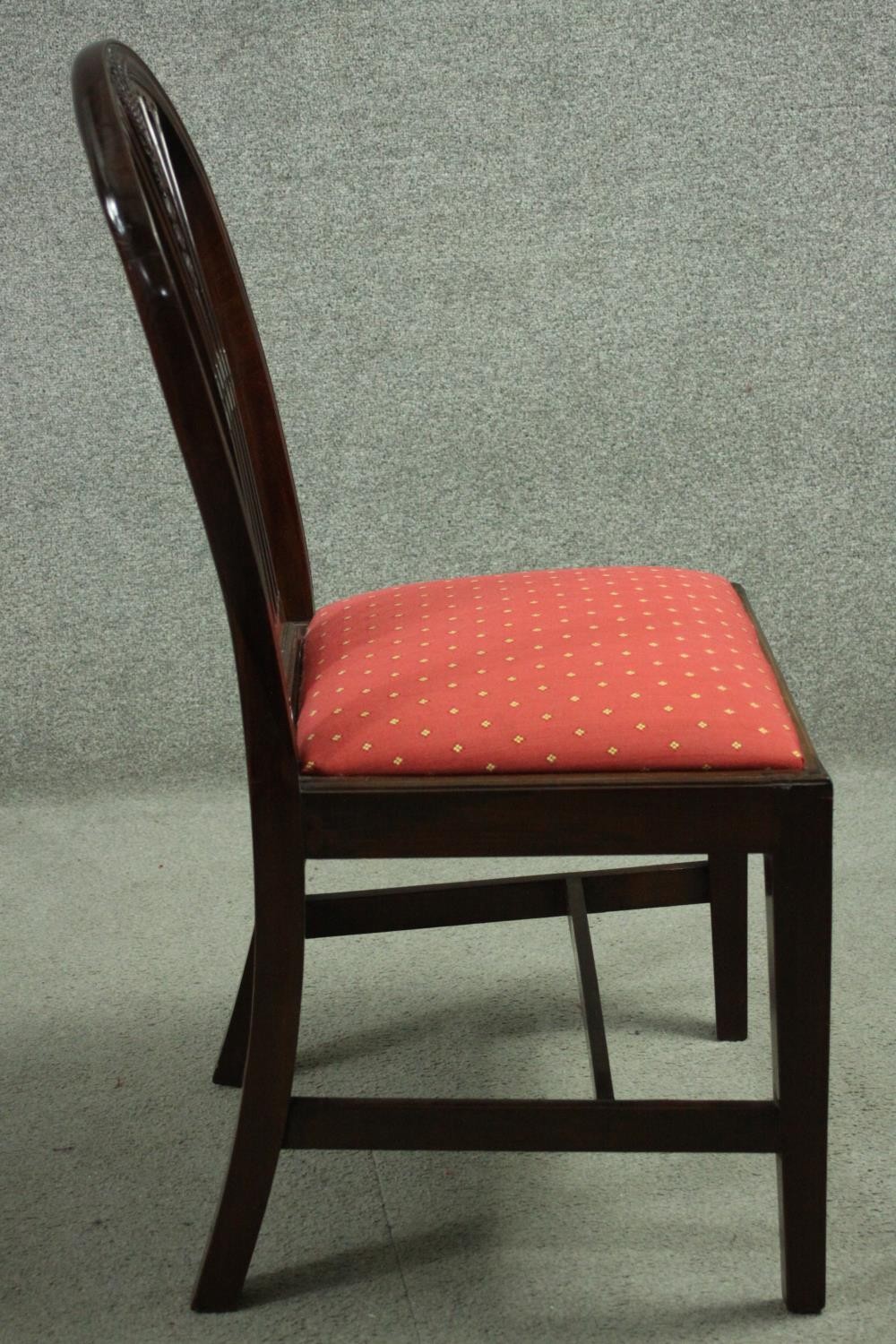 Dining chairs, a set of four Georgian mahogany with wheatsheaf carved splats. - Image 4 of 5