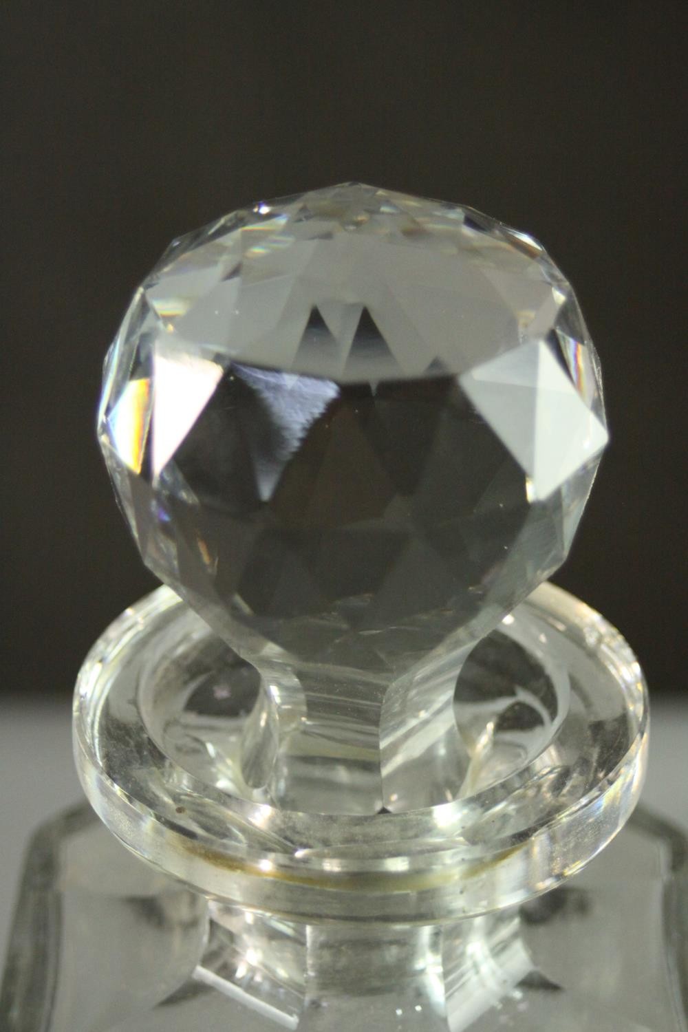 Two cut crystal decanters with stoppers. H.25cm. - Image 5 of 5