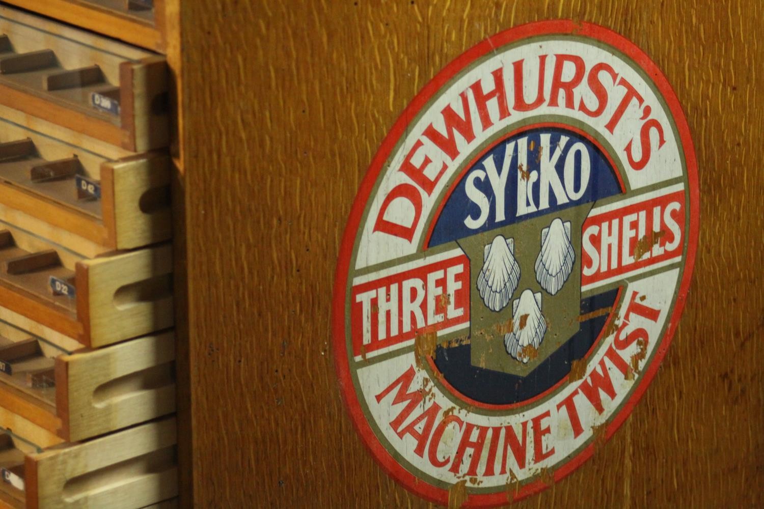 A vintage counter top Sylko cotton reel retail display and dispenser cabinet. H.76 W.36 D.45cm. - Image 7 of 10