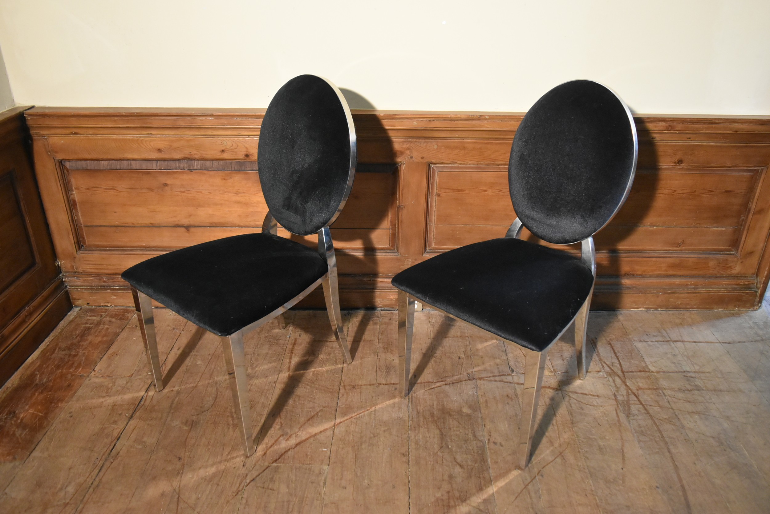 A pair of contemporary chrome framed dining chairs with upholstered backs and seats. H.94 W.45cm - Image 4 of 4