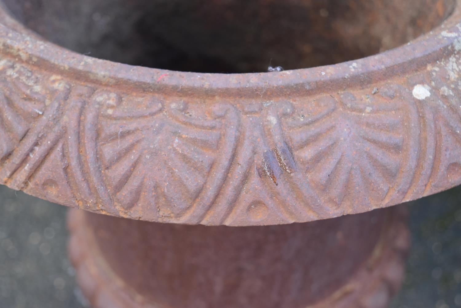 A pair of cast iron campana form garden urns. H.65cm Dia.44cm (2) - Image 8 of 9