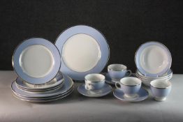 A contemporary Doulton tea and dinner service for four. (19 pcs, missing one saucer)