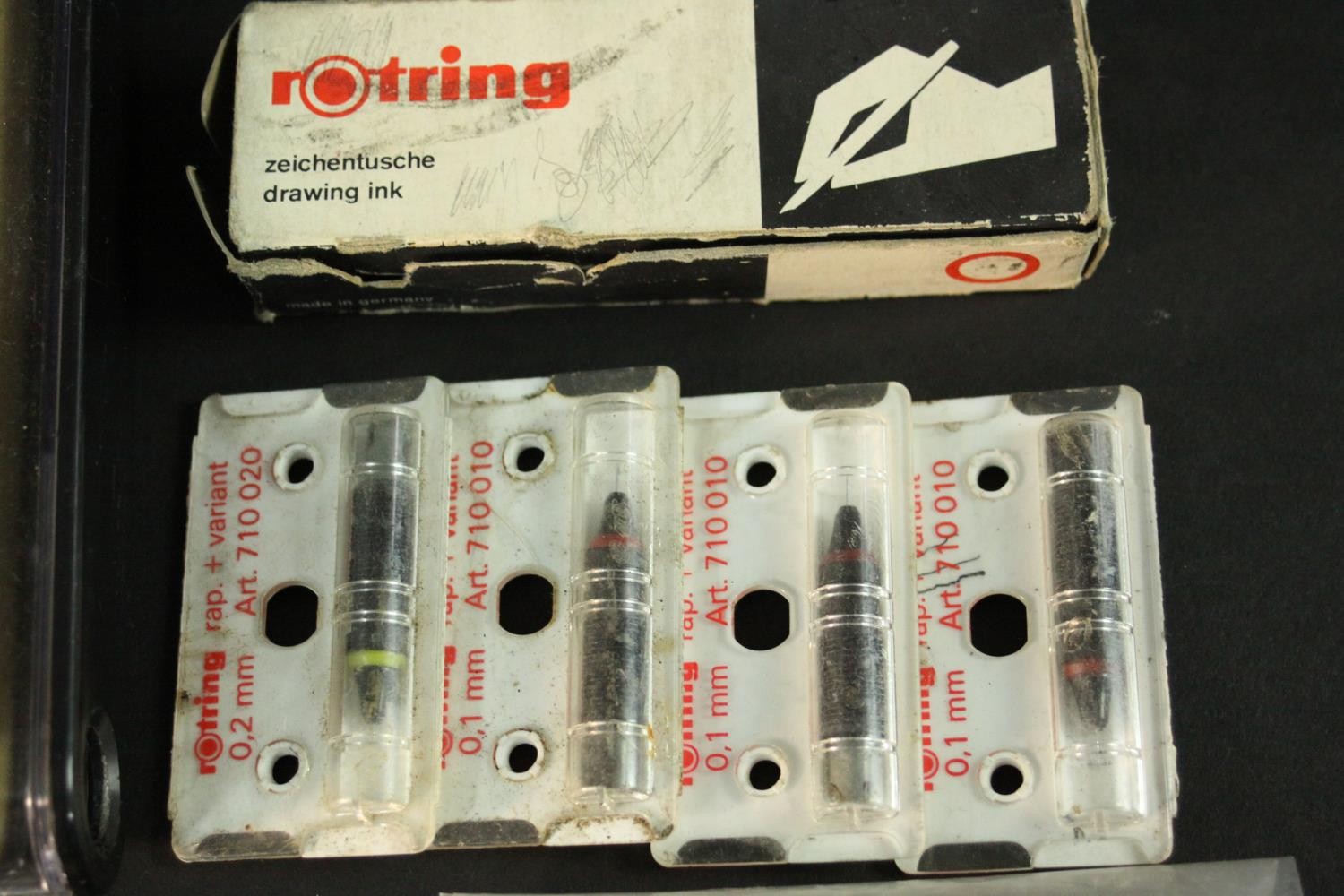 A collection of Rotring pens and drawing leads, including a boxed set of three Rotring pens (0.35, - Image 6 of 6