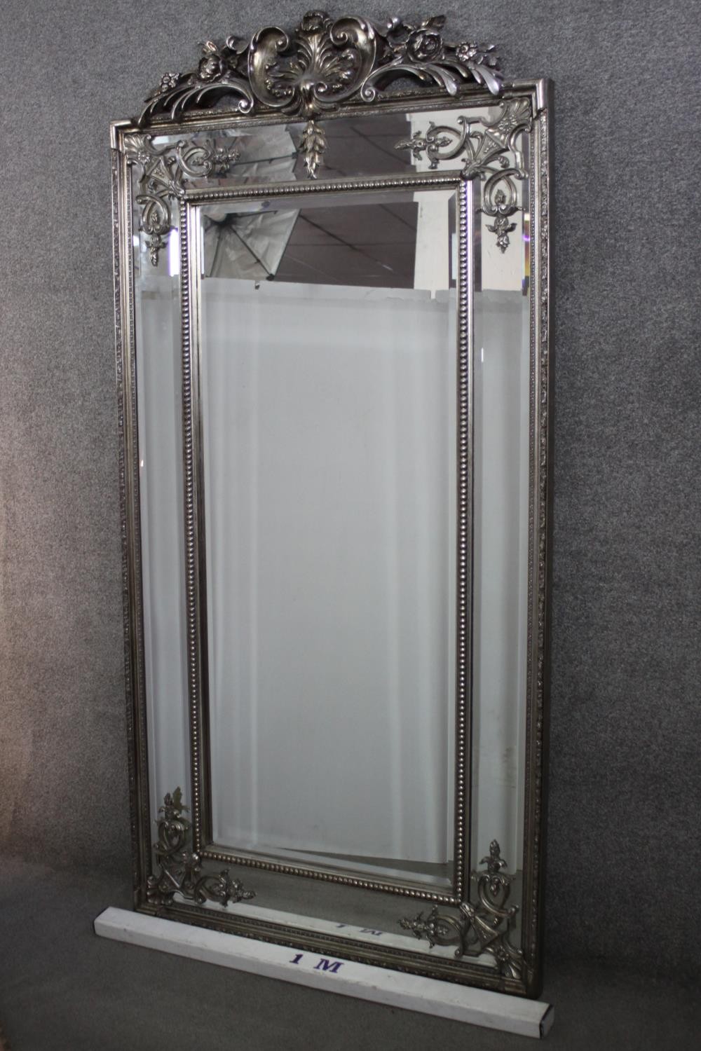 Pier mirror, contemporary Rococo style with bevelled plate glass. H.182 W.92 cm. - Image 5 of 5