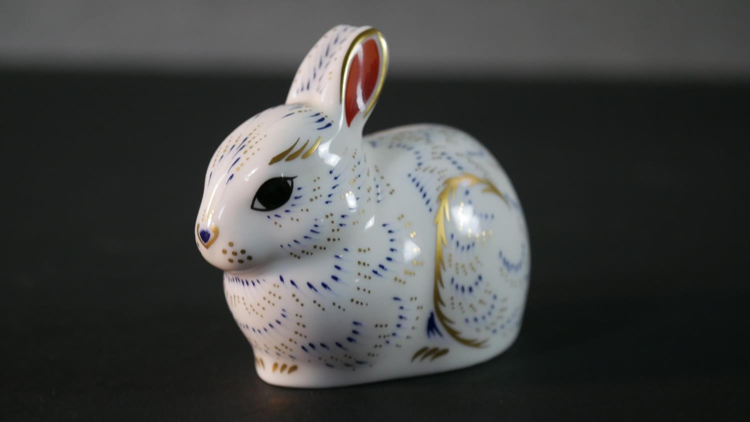 A Royal Crown Derby paperweight rabbit with gold stopper. H.7.5 W.8 D.4cm - Image 3 of 6
