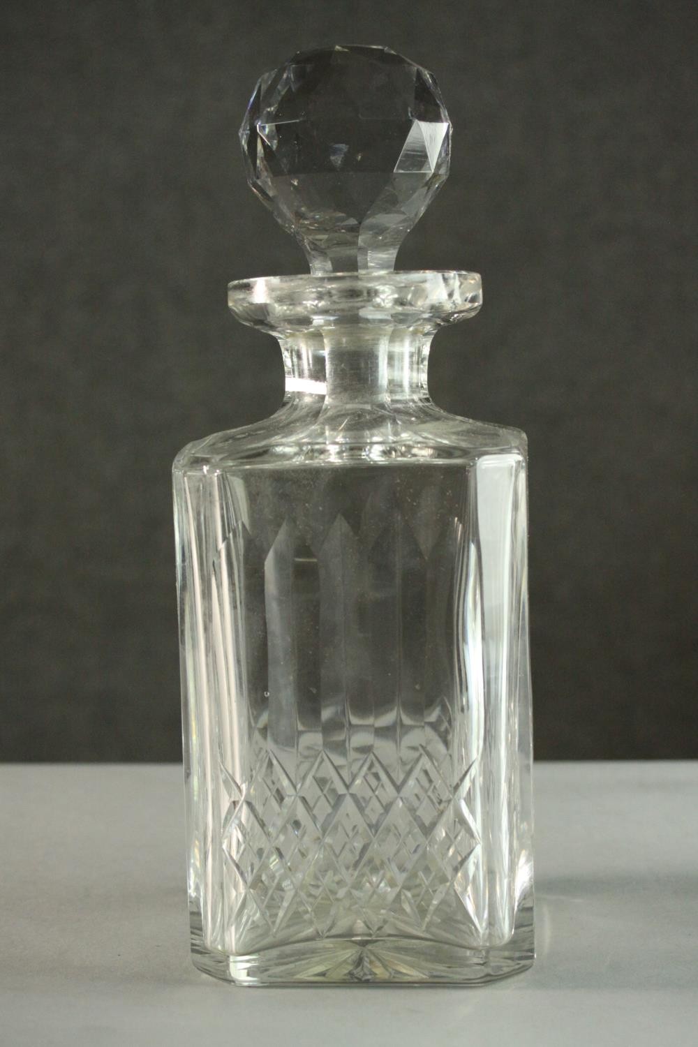 Two cut crystal decanters with stoppers. H.25cm. - Image 3 of 5