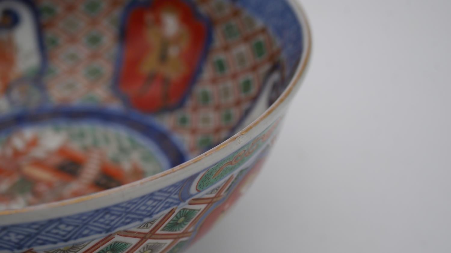 A Meji period Imari Nanban ship and figure design hand painted porcelain footed bowl. H.8 Diam.19cm - Image 11 of 11