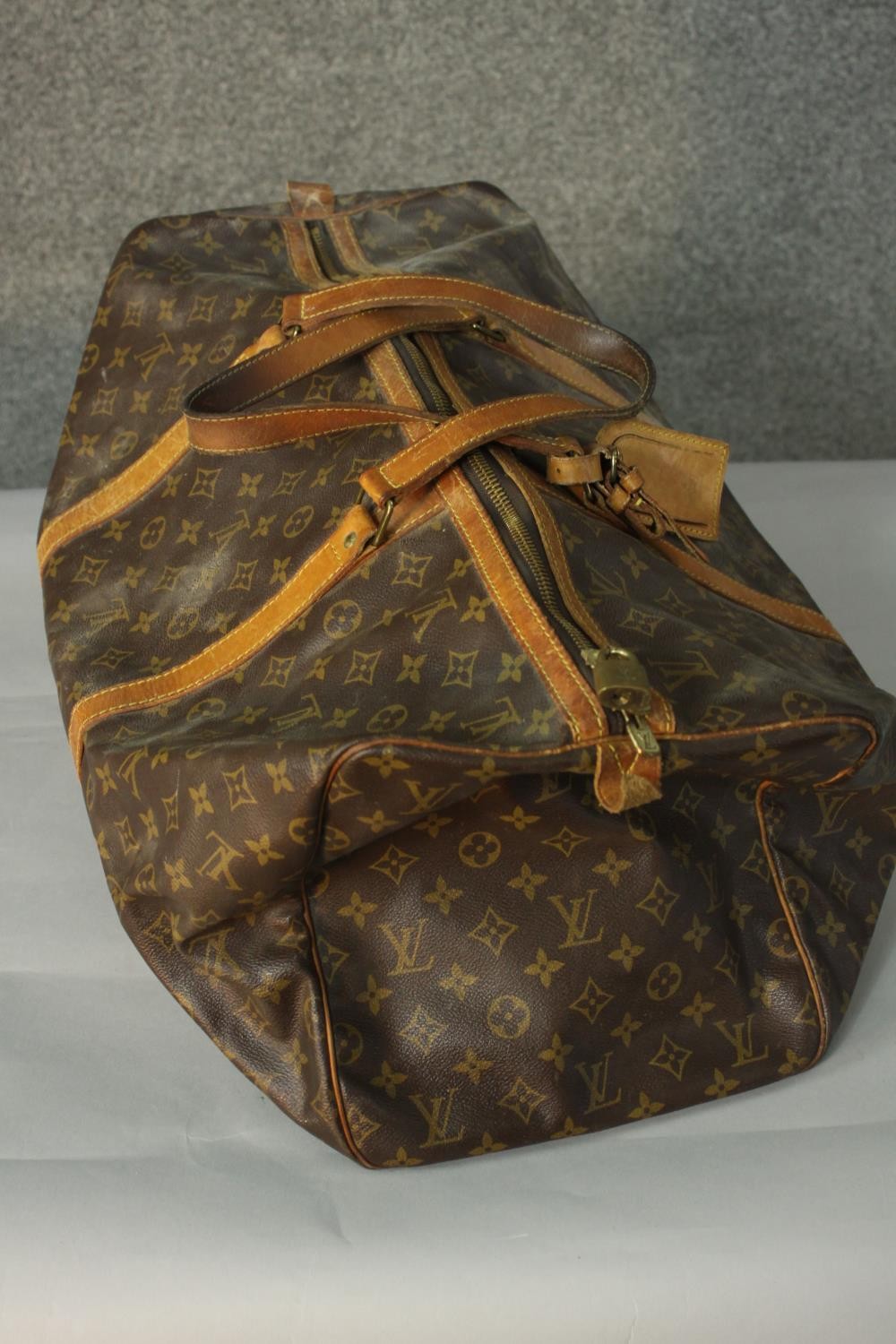 A Louis Vuitton "Keepall" 60, date code:FL0070 , Monogram canvas exterior with leather trim, dual - Image 5 of 5