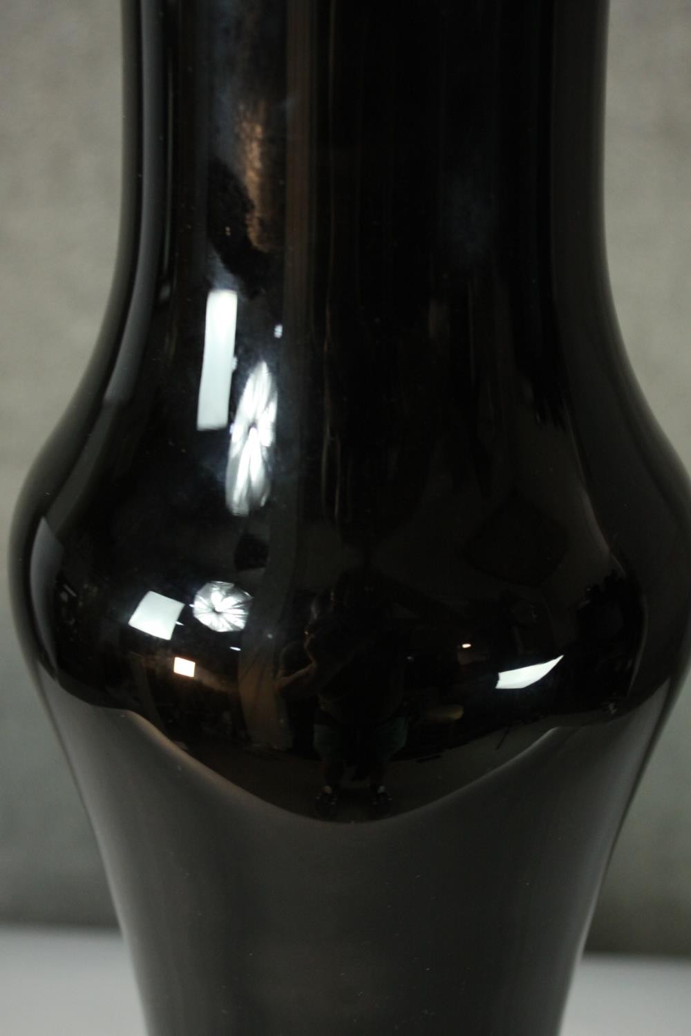 A large contemporary black art glass vase. H.80cm. - Image 5 of 7