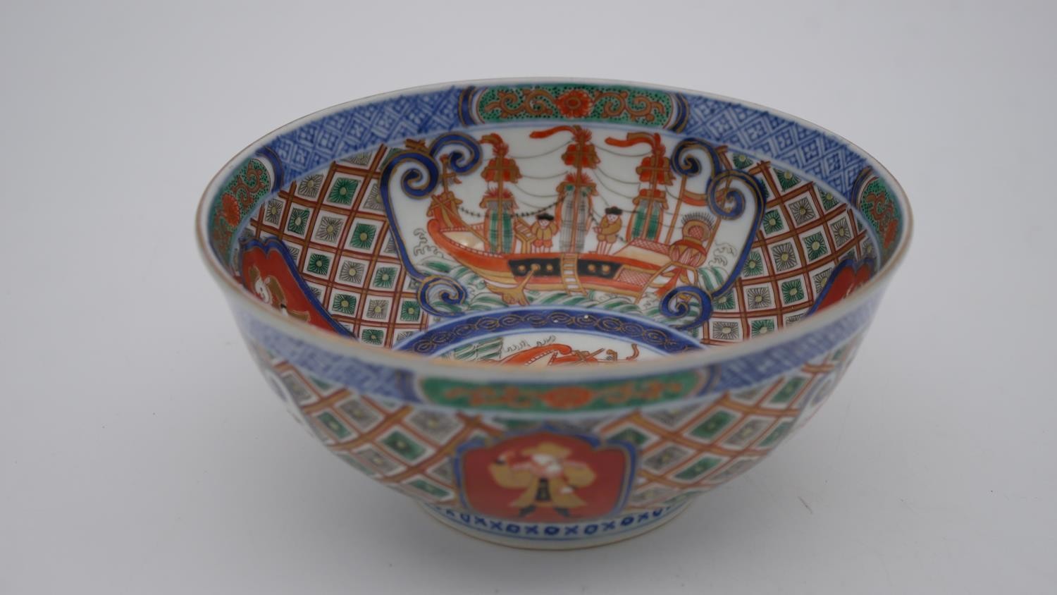 A Meji period Imari Nanban ship and figure design hand painted porcelain footed bowl. H.8 Diam.19cm - Image 7 of 11