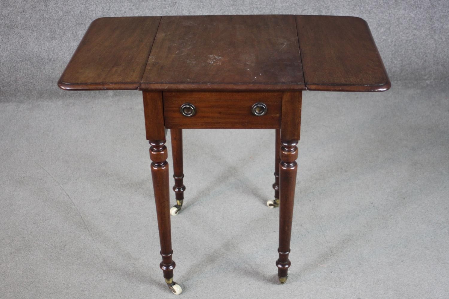 A Victorian mahogany work table, the drop leaf top with a moulded edge, over a single drawer, on - Image 5 of 6
