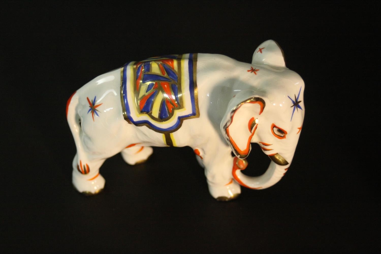 A collection of ceramics, including a family of graduated size blue and white porcelain elephants, a - Image 5 of 8