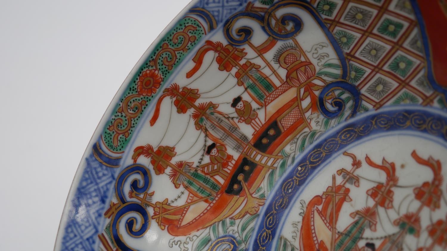 A Meji period Imari Nanban ship and figure design hand painted porcelain footed bowl. H.8 Diam.19cm - Image 4 of 11
