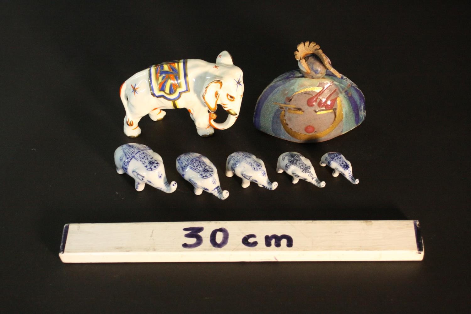 A collection of ceramics, including a family of graduated size blue and white porcelain elephants, a - Image 8 of 8