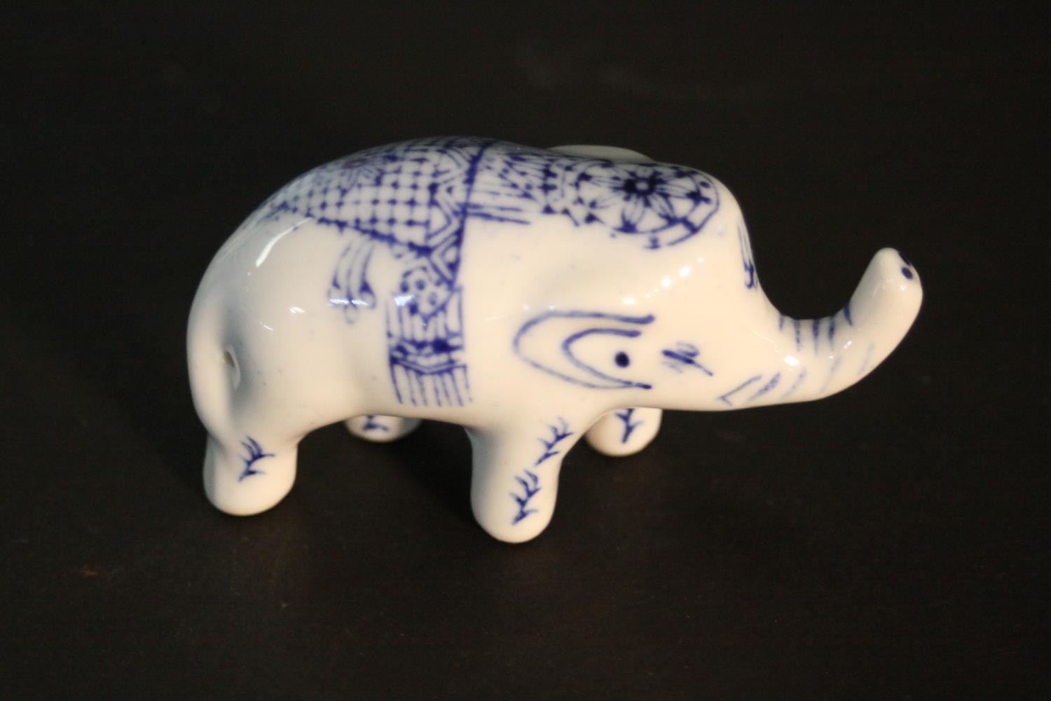 A collection of ceramics, including a family of graduated size blue and white porcelain elephants, a - Image 7 of 8