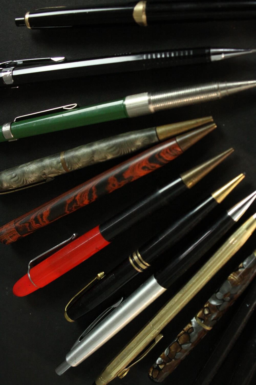 A collection of twenty four vintage propelling pencils. Various makes including Parker, some with - Image 3 of 5