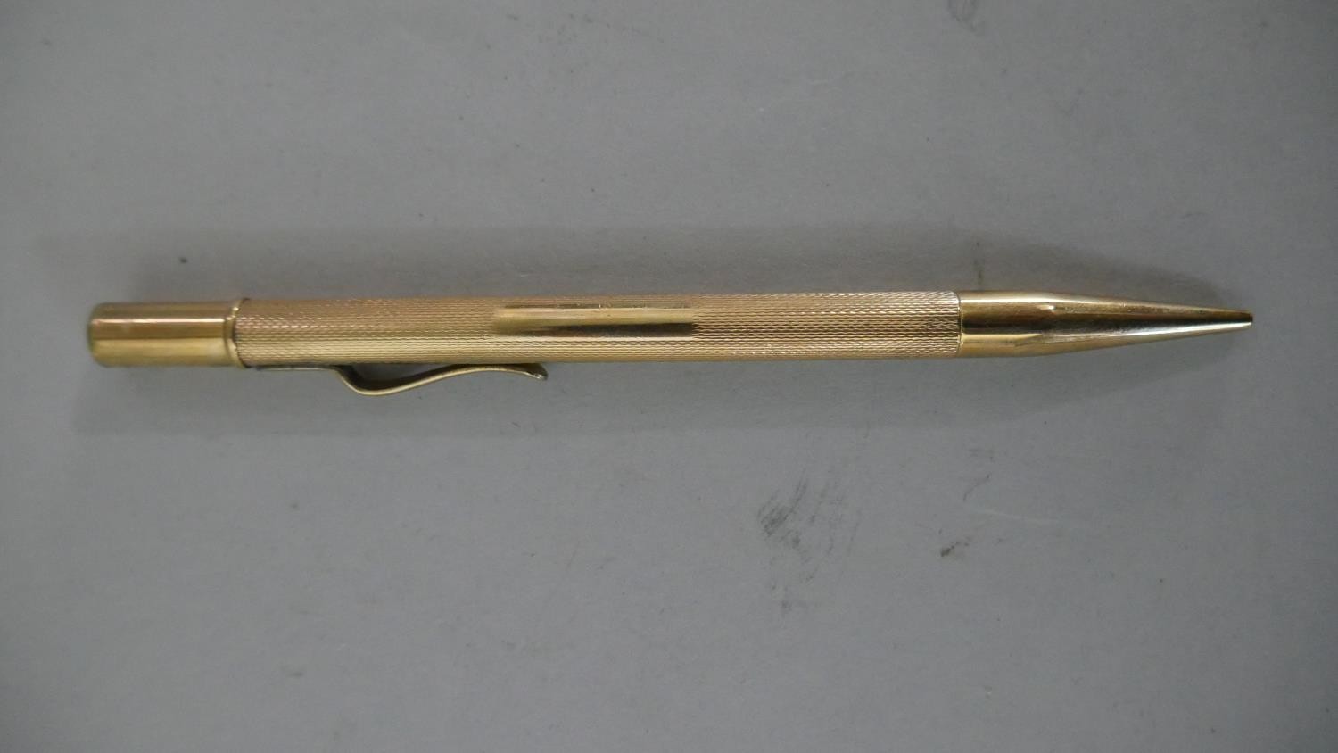 A cased 9ct gold propelling pencil by Villiers & Jackson, hallmarked 375, Birmingham, 1948 along - Image 4 of 5