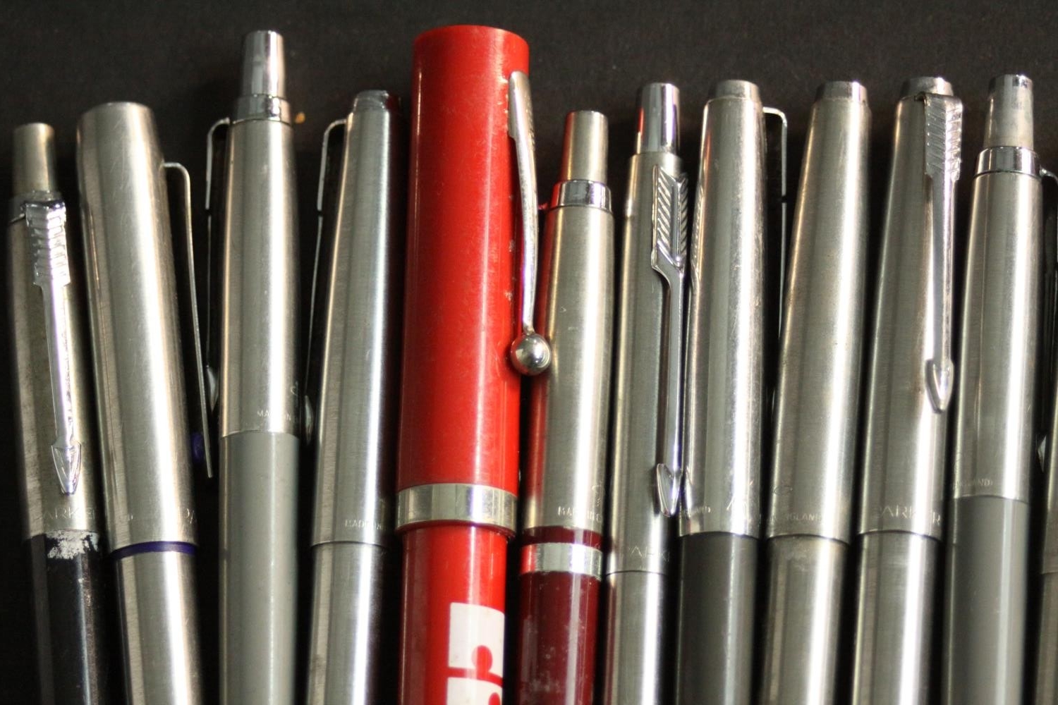 A collection of seventeen vintage fountain and ballpoint pens, makers including Parker and Sheaffer. - Image 2 of 6