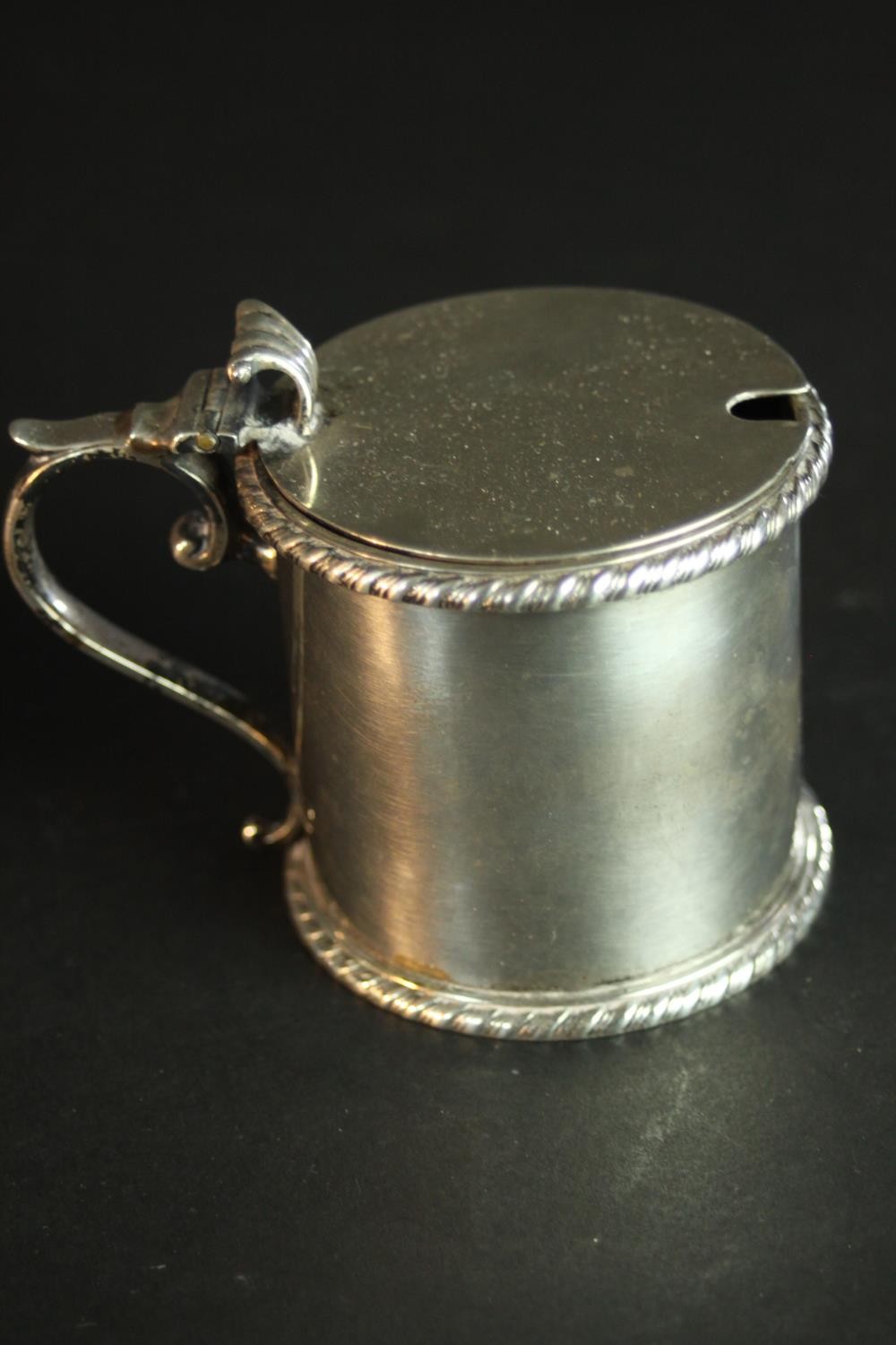 Six 19th and 20th century sterling silver hinged lid mustard pots, various designs, makers and assay - Image 4 of 15