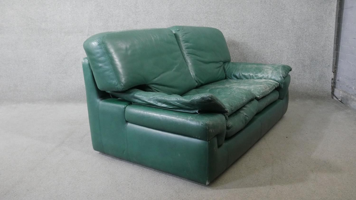 A leather upholstered Roche Bobois two seater sofa. H.79 W.163 W.53cm - Image 3 of 7