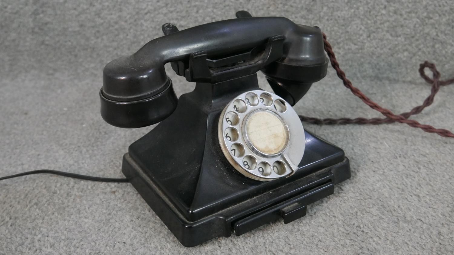 A vintage black Bakelite telephone with pull out note tray. H.16 W.18 D.14cm - Image 6 of 6