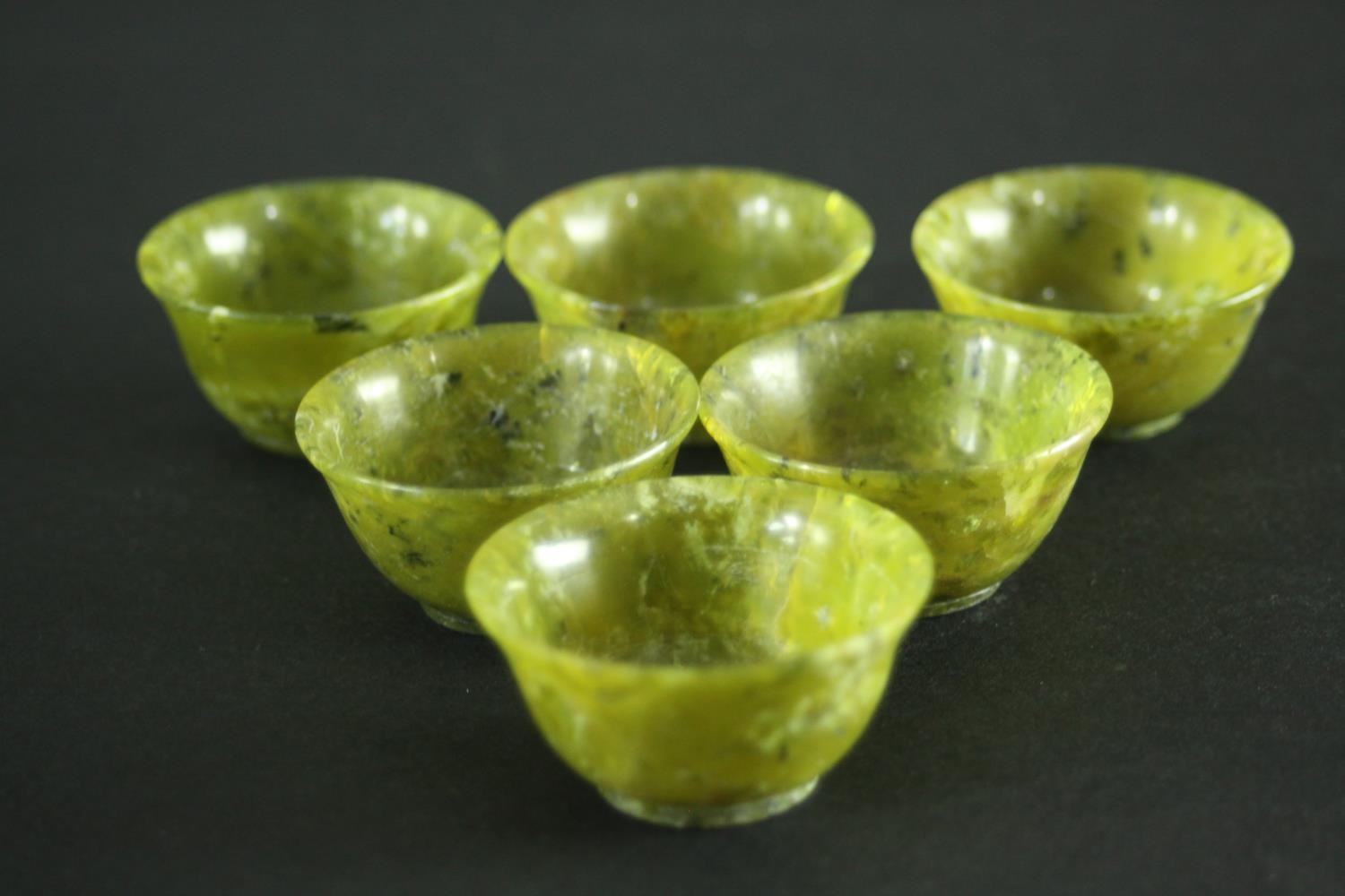 A carved Spinach Jade Chinese tea set. The tea pot (lid missing) of gourd formation with leaf shaped - Image 2 of 10