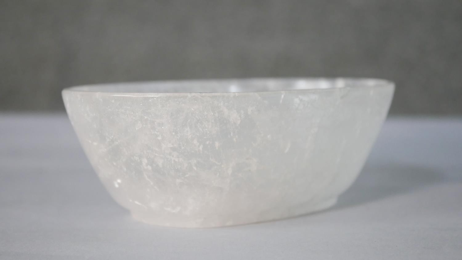 A carved rock crystal oval bowl. H.6 W.17.5 D.13cm - Image 2 of 6