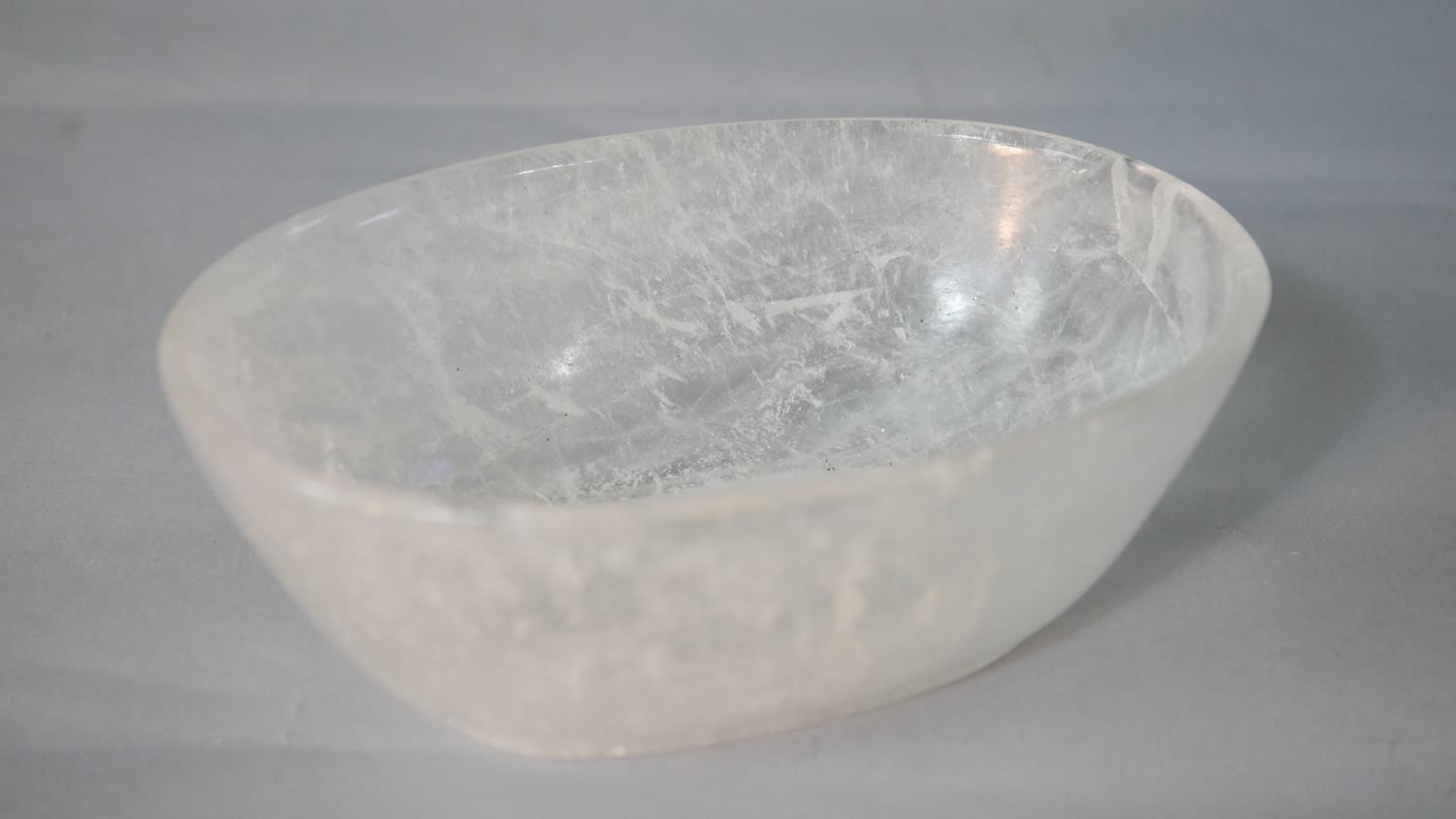 A carved rock crystal oval bowl. H.6 W.17.5 D.13cm - Image 3 of 6