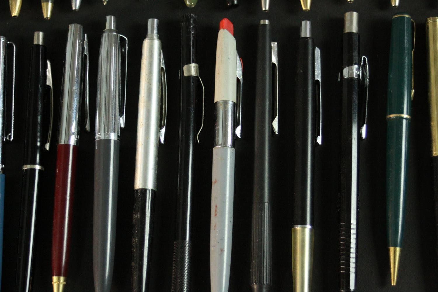 A collection of thirty eight vintage ballpoint pens. Various makers including Parker, Papermates and - Image 2 of 4