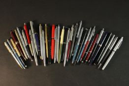 A collection of vintage ballpoint pens. Various makers. (Approx 37 pieces)