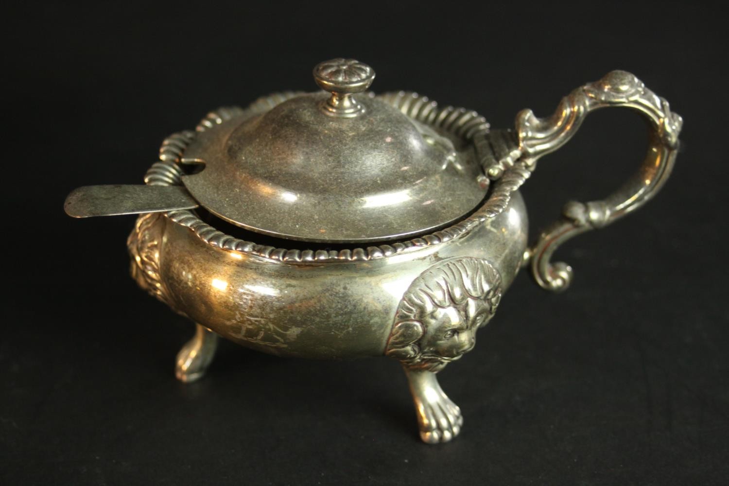 Six 19th and 20th century sterling silver hinged lid mustard pots, various designs, makers and assay - Image 3 of 15