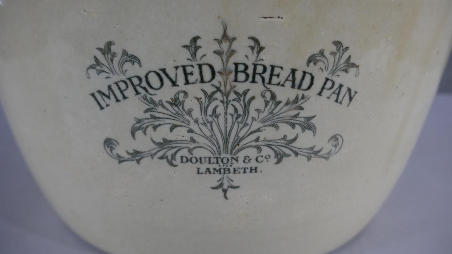 A large Victorian Stoneware bread pan, named Doulton Lambeth & Co, with metal lid and ceramic - Image 2 of 4