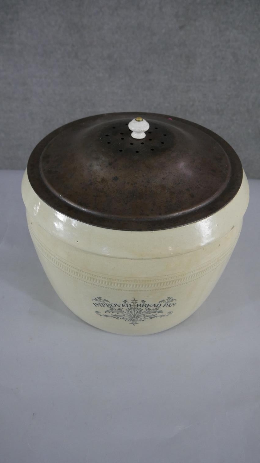 A large Victorian Stoneware bread pan, named Doulton Lambeth & Co, with metal lid and ceramic - Image 3 of 4