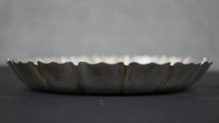 A George III style silver strawberry dish with fluted edge. Hallmarked: RFP, London. H.3 Diam.19cm